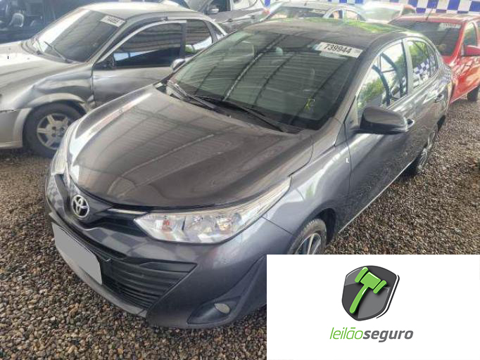 LOTE 016 TOYOTA YARIS SEDAN 2022